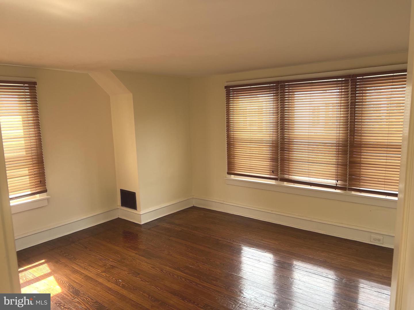 19 Snowden Ave Property Photo 8
