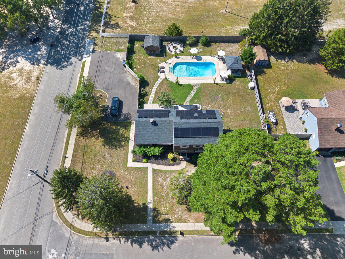 868 Willow Way Property Photo 1