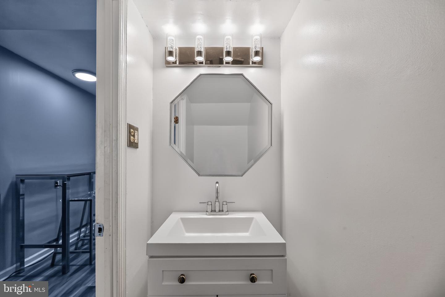 1802 Winding Way Property Photo 12