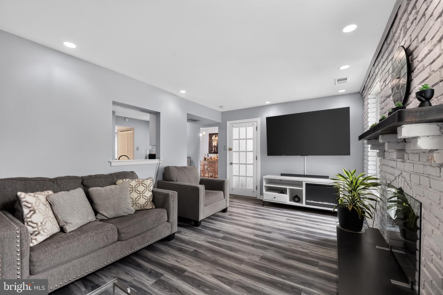 1802 Winding Way Property Photo 15