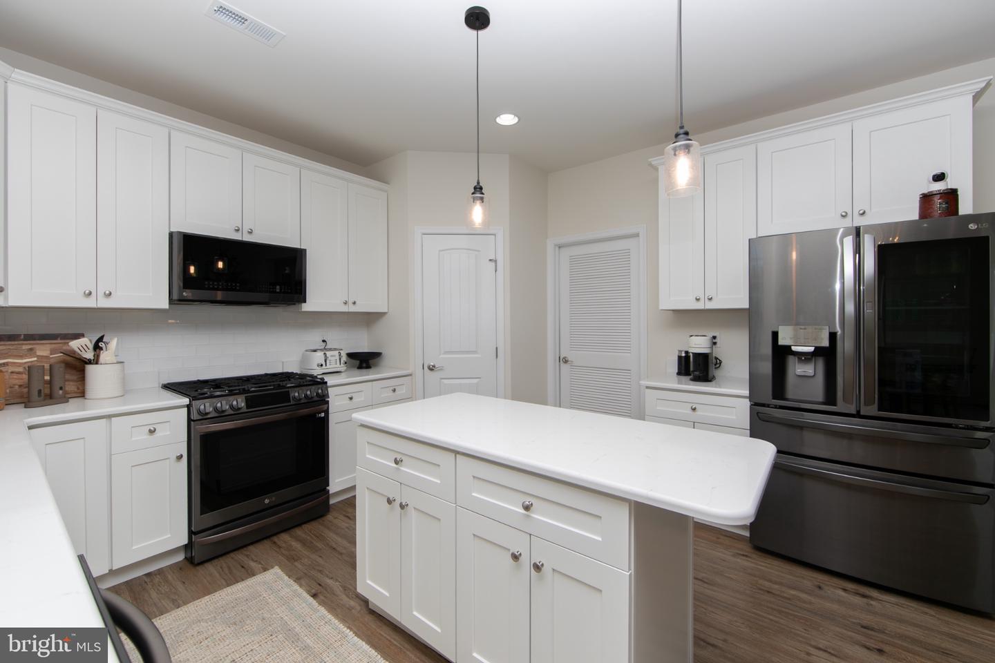 8 Cayuga Way Property Photo 14