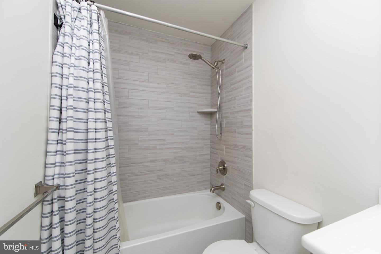 8 Cayuga Way Property Photo 23