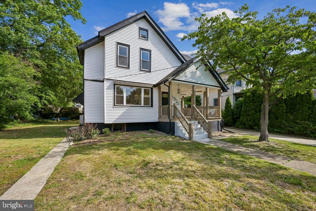1325 Walnut Ave Property Photo 1