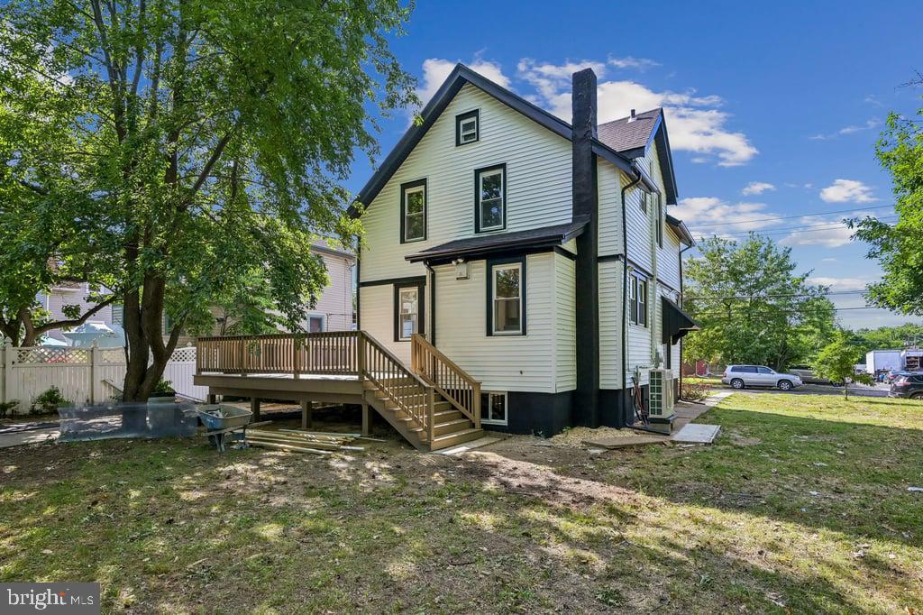 1325 Walnut Ave Property Photo 4
