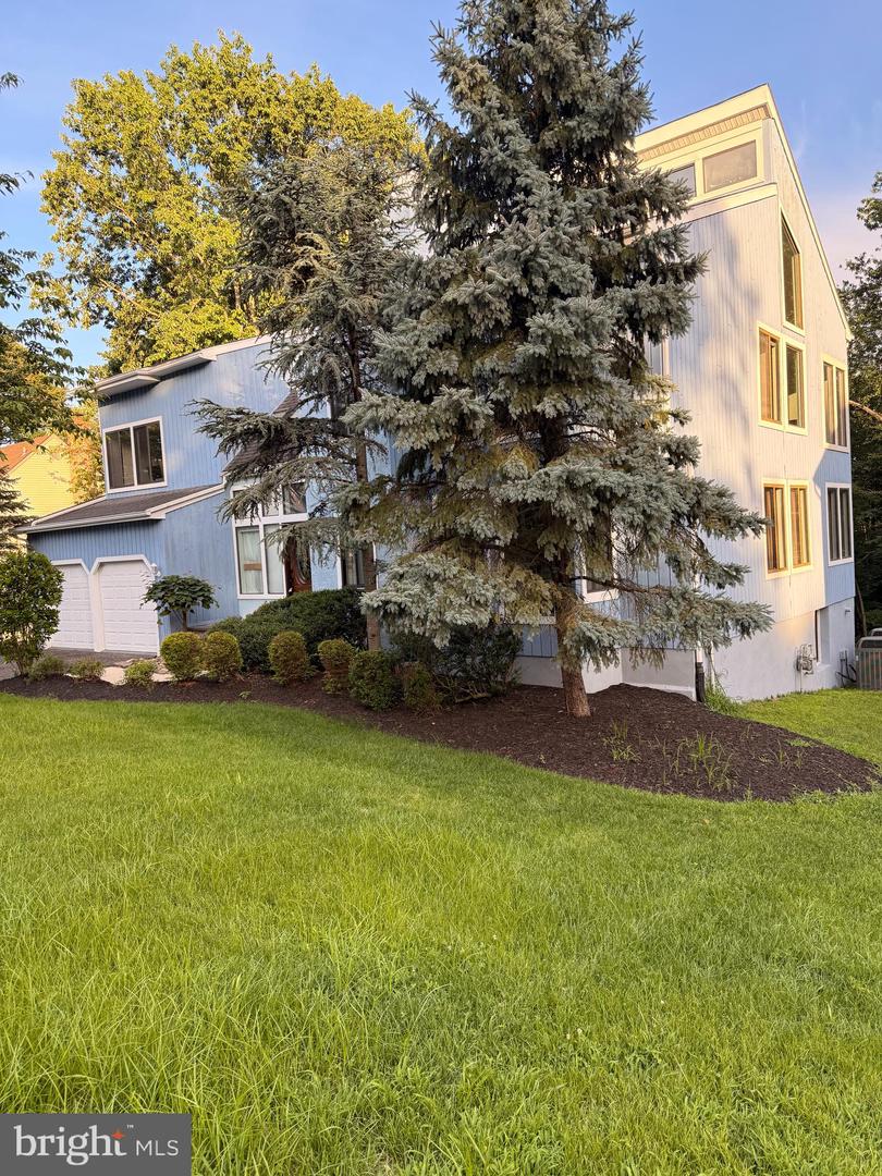 4 Johnson Ln Property Photo 2