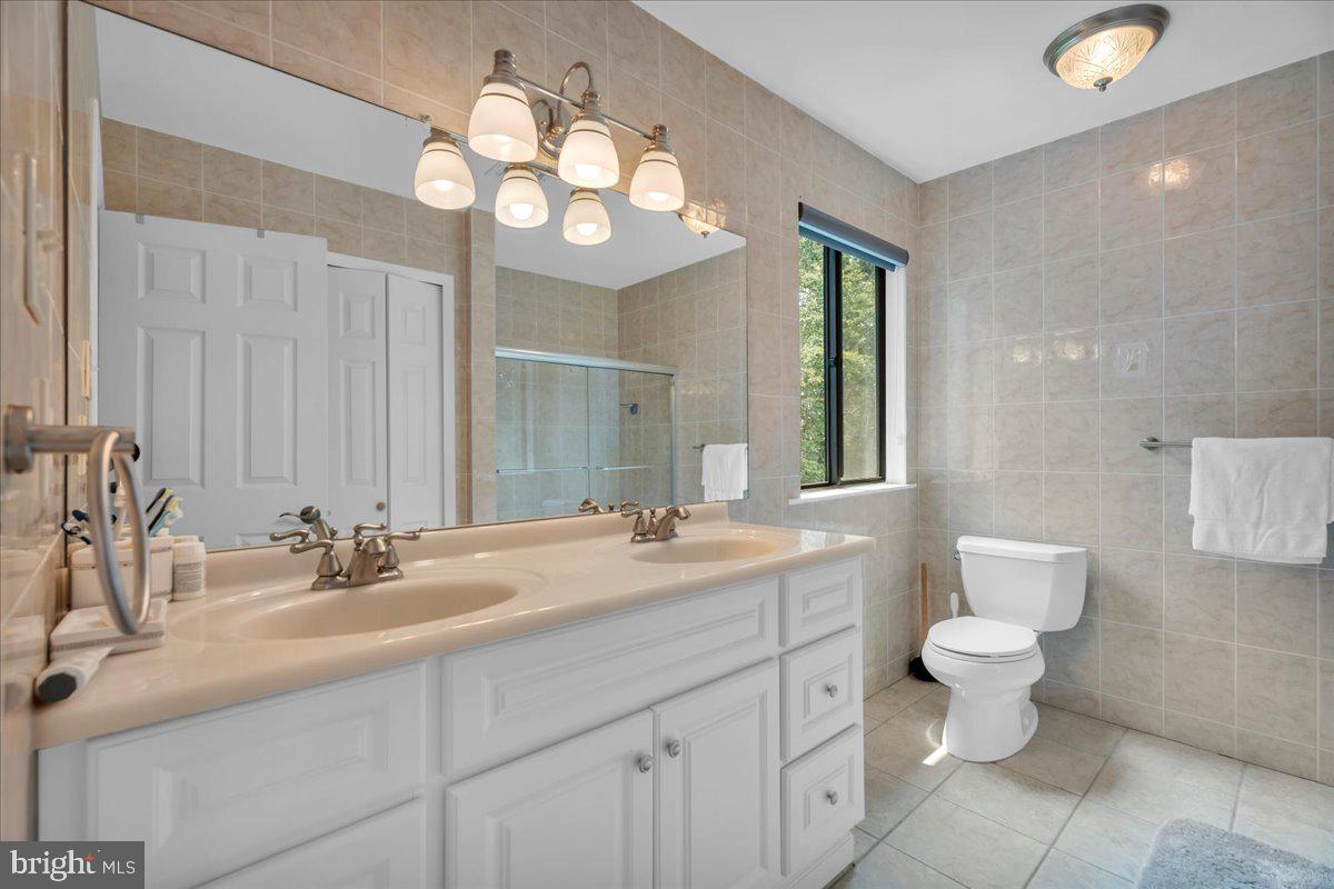 4 Johnson Ln Property Photo 18