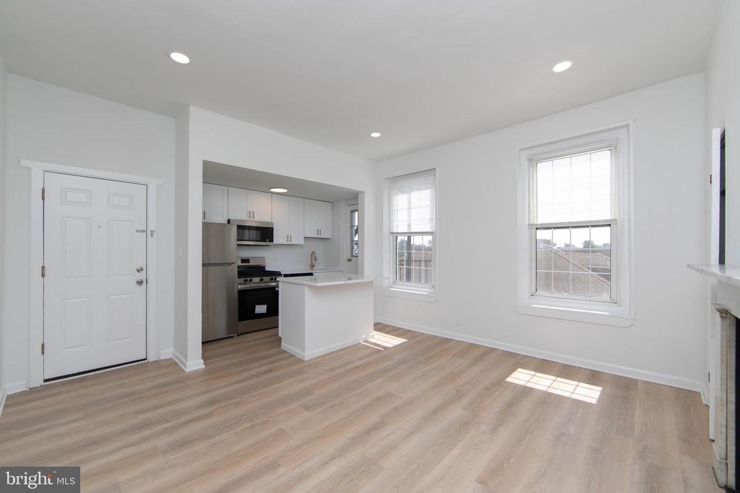 9 E HOLLY AVE #APT 4 Property Photo 1