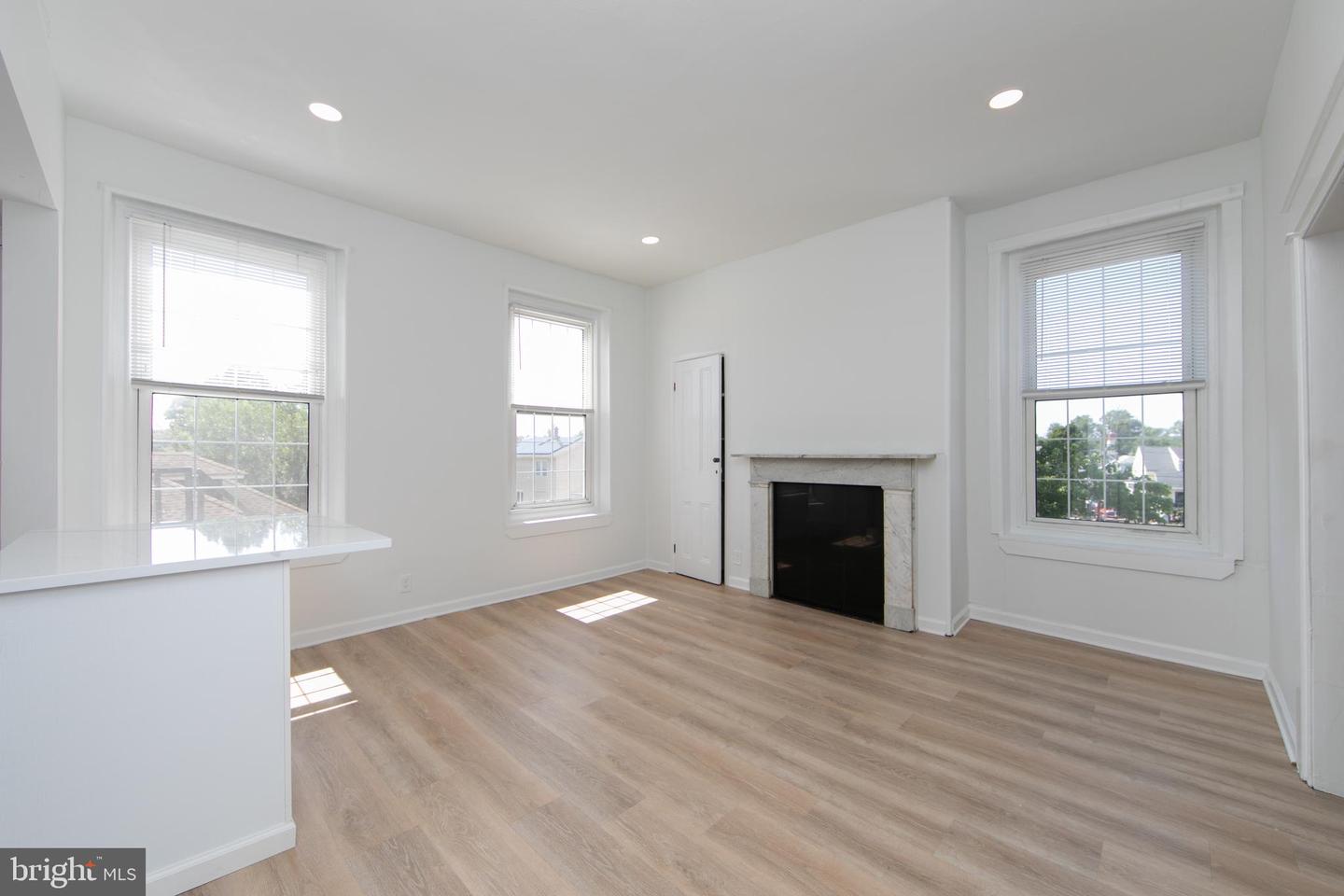 9 E Holly Ave #apt 4 Property Photo 2
