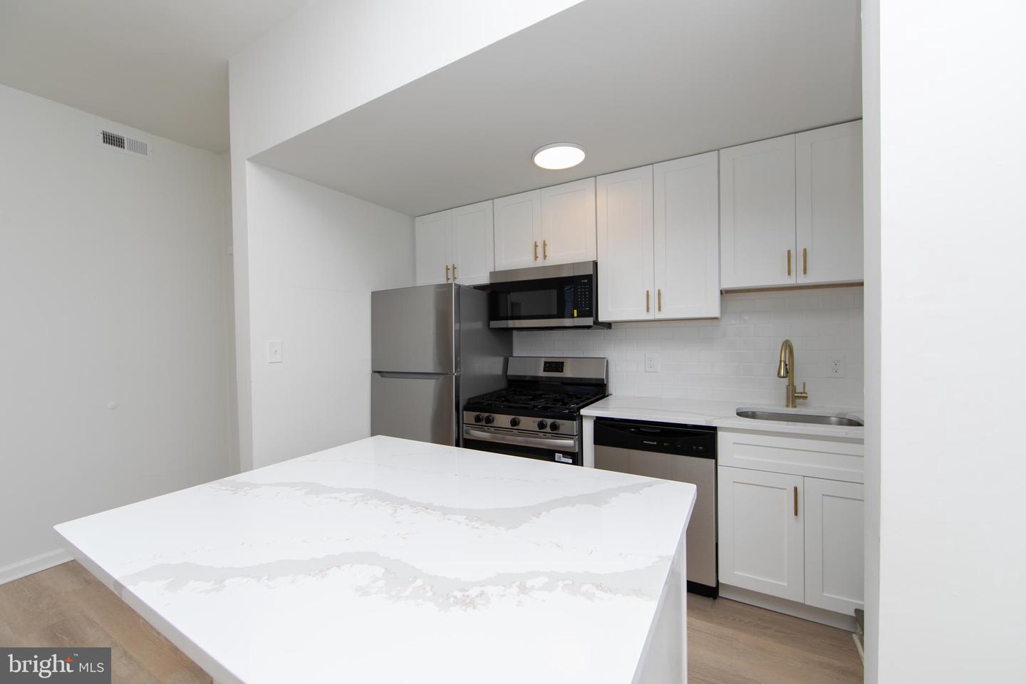 9 E Holly Ave #apt 4 Property Photo 5