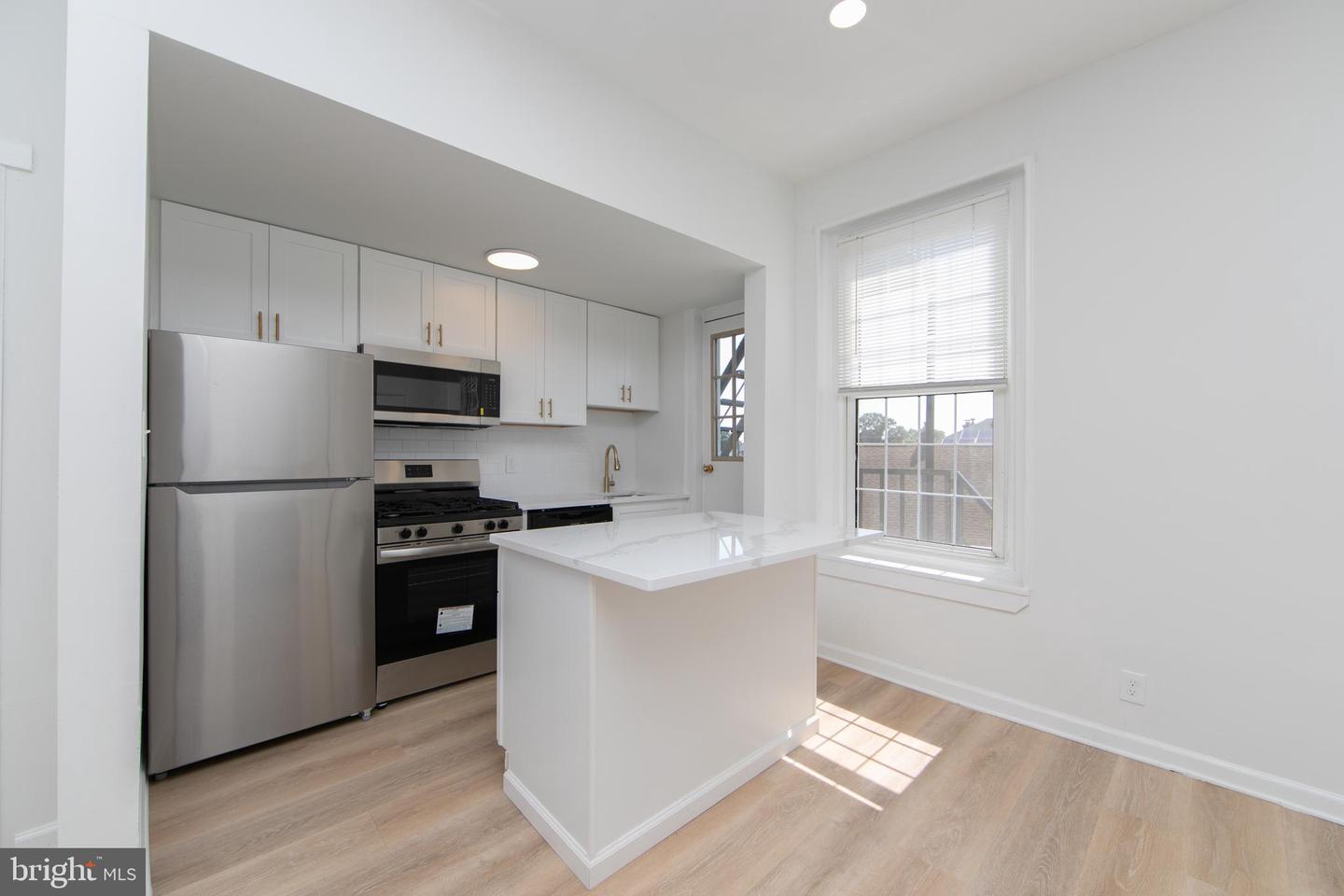 9 E Holly Ave #apt 4 Property Photo 6