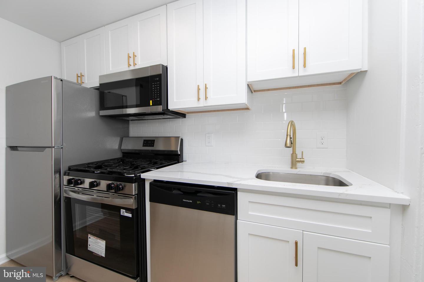 9 E Holly Ave #apt 4 Property Photo 8