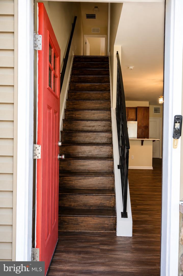 21 Rowand Way E Property Photo 2