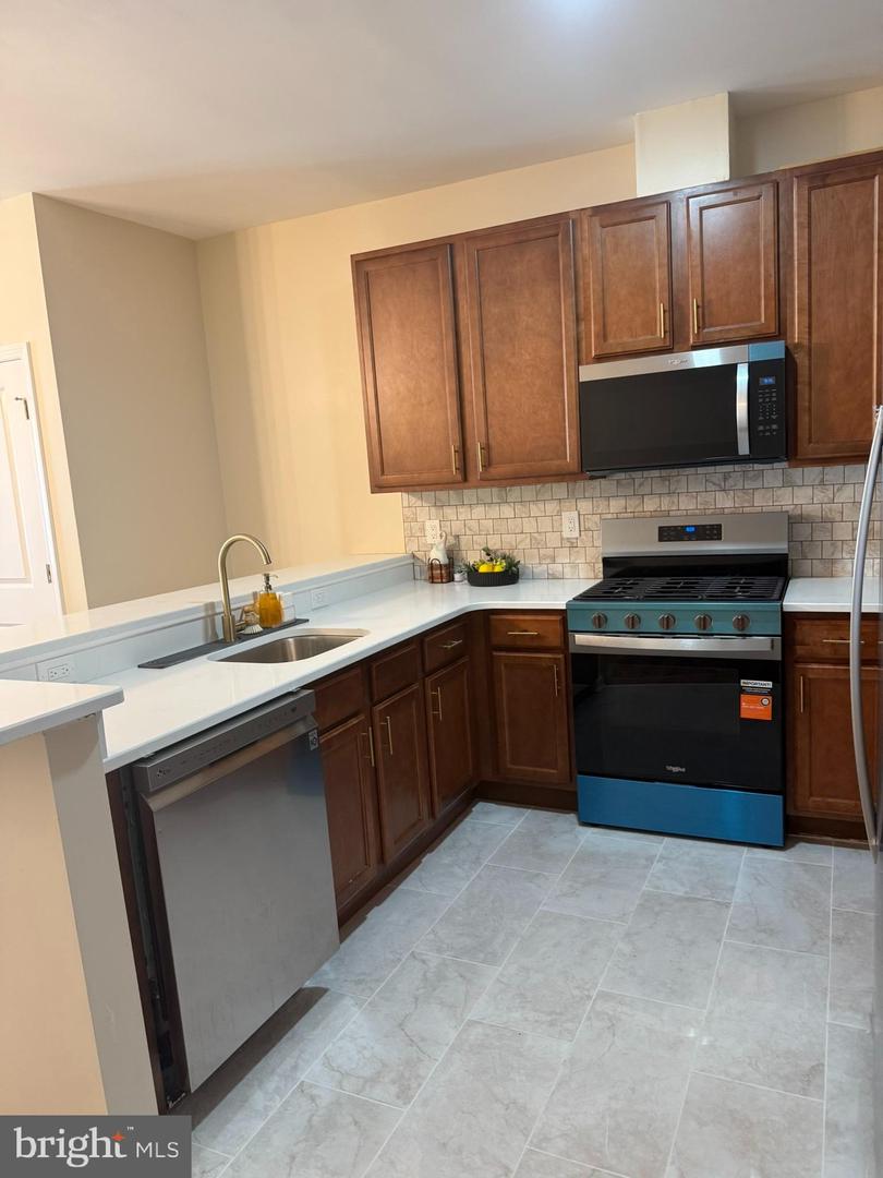 21 Rowand Way E Property Photo 4