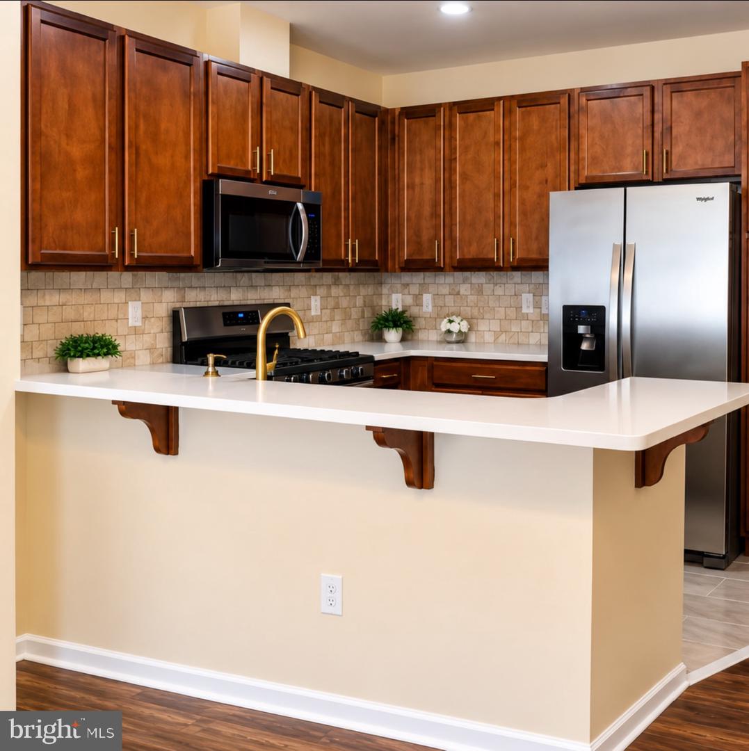 21 Rowand Way E Property Photo 5