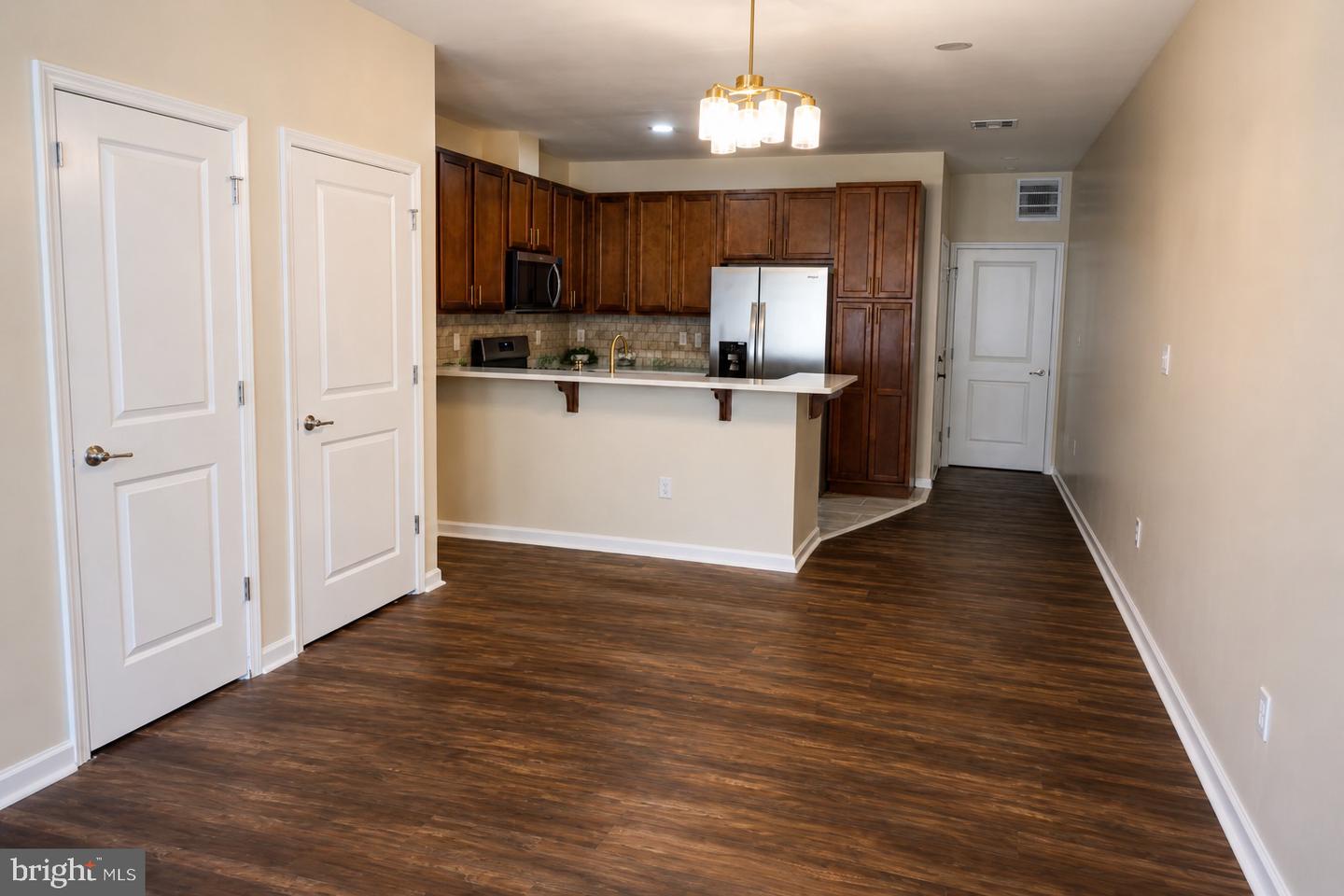 21 Rowand Way E Property Photo 8