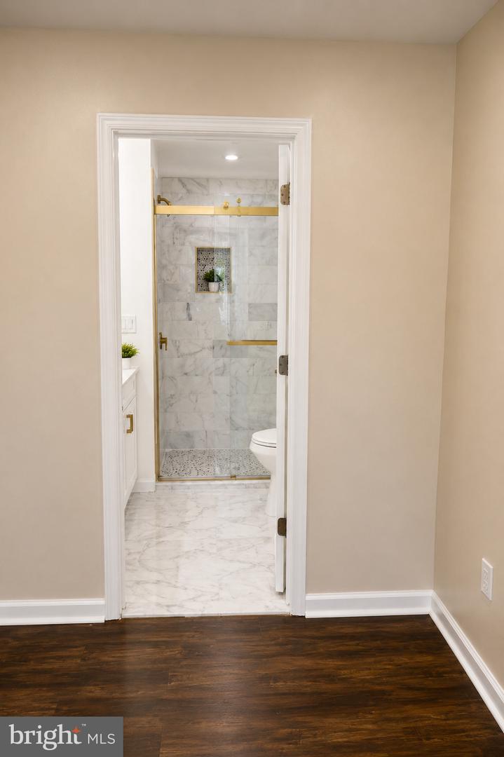 21 Rowand Way E Property Photo 8