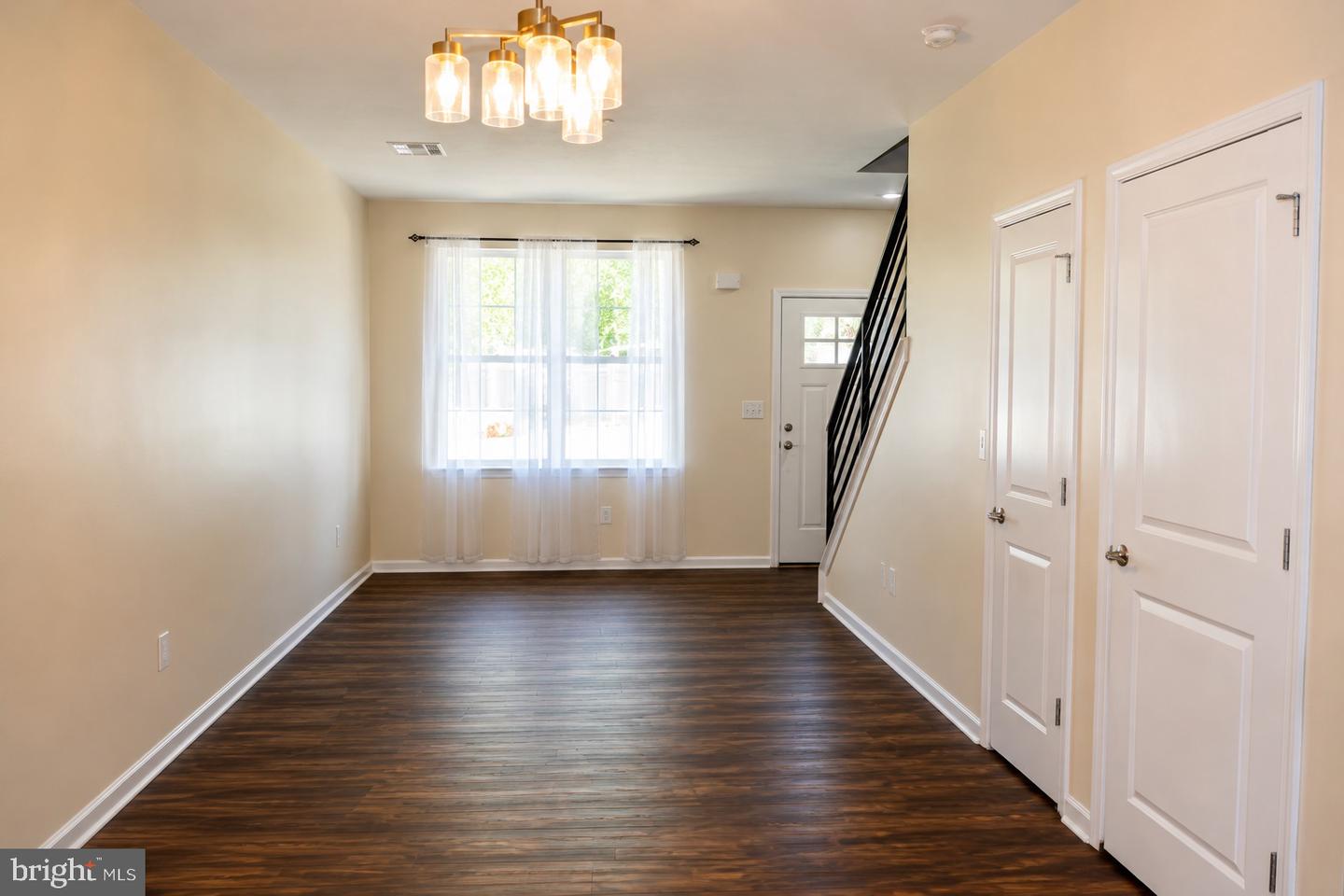 21 Rowand Way E Property Photo 9