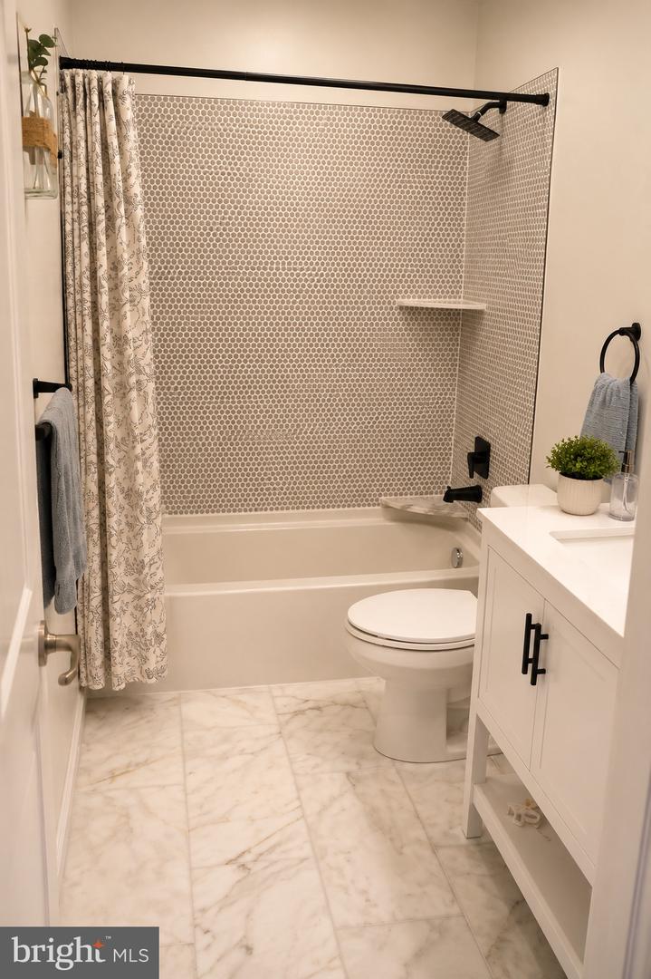 21 Rowand Way E Property Photo 9