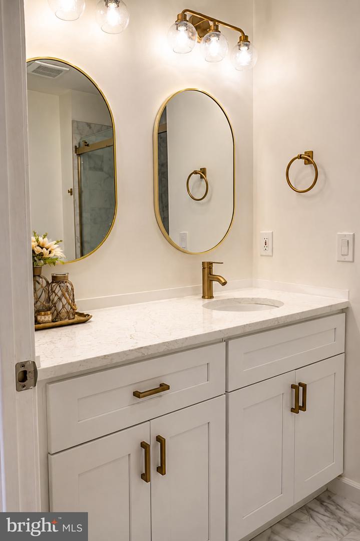21 Rowand Way E Property Photo 10