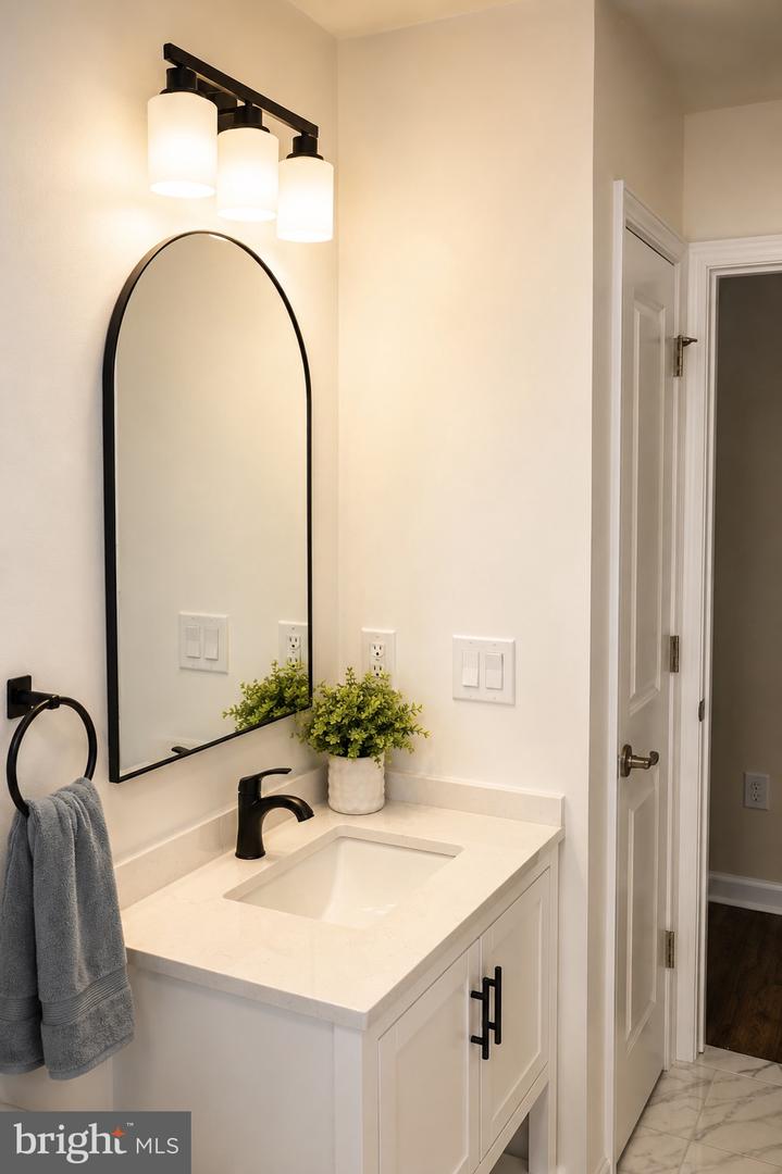 21 Rowand Way E Property Photo 11