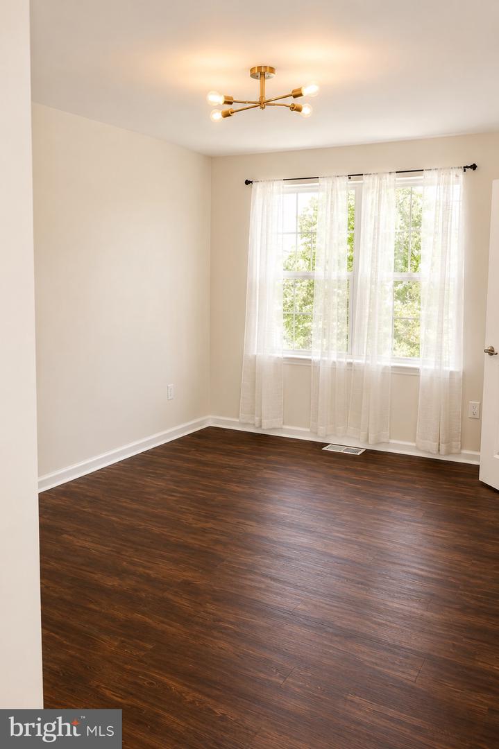 21 Rowand Way E Property Photo 12