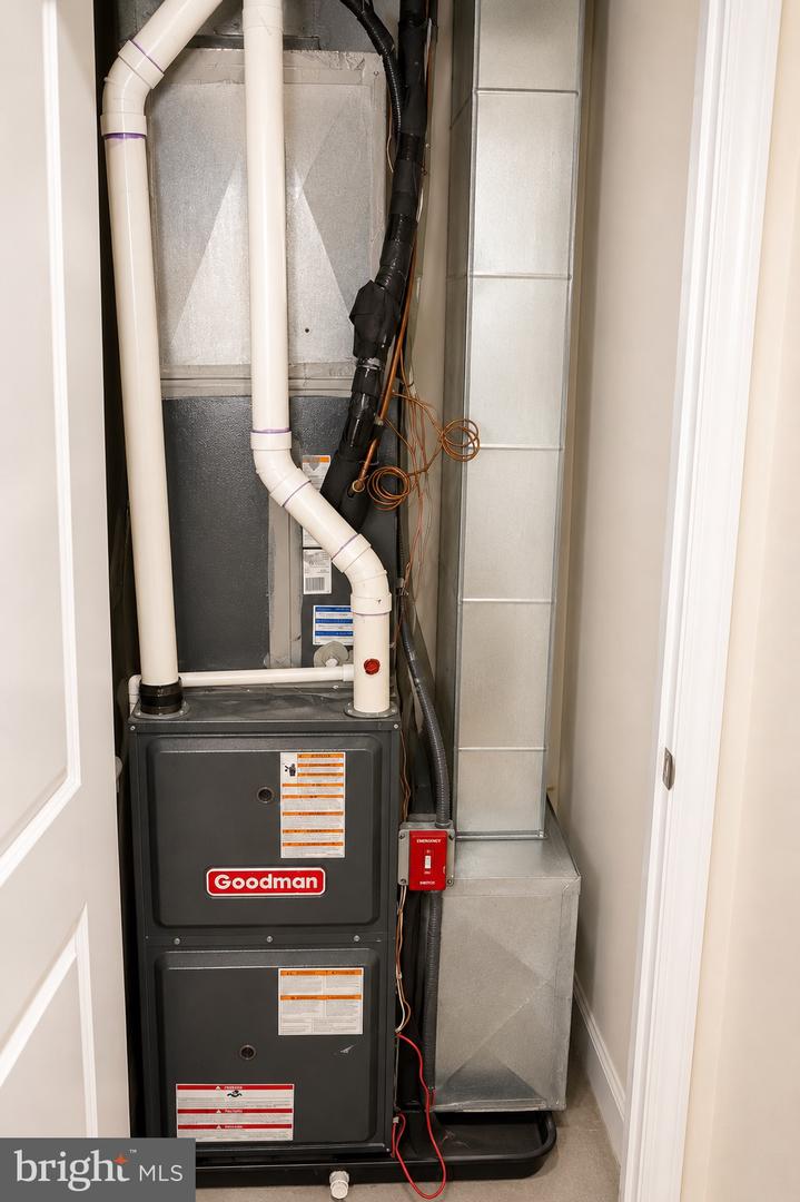 21 Rowand Way E Property Photo 18