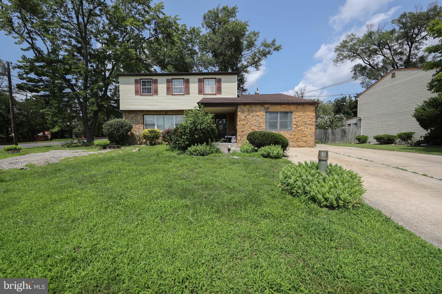 2 Clark Dr Property Photo 1