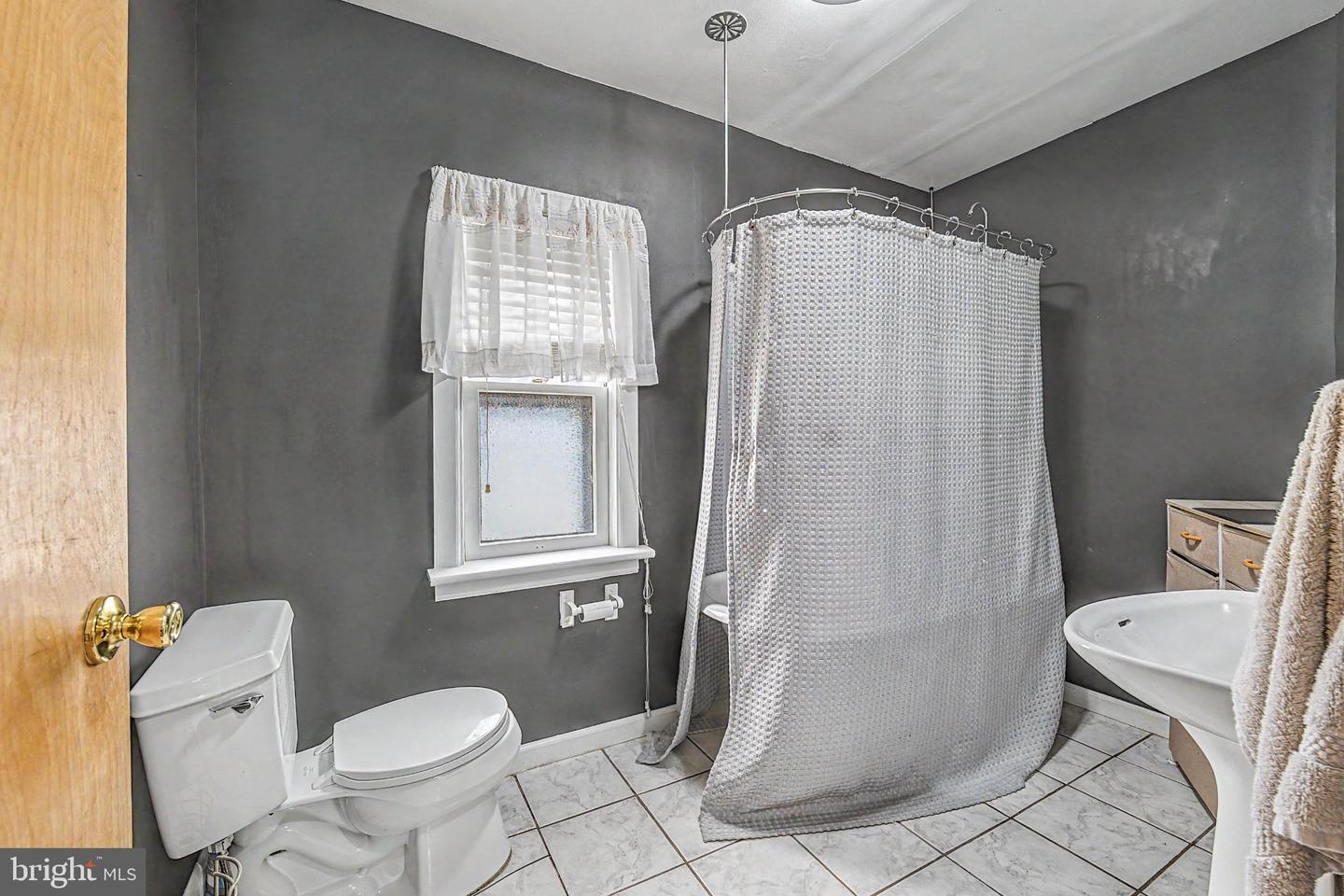 101 W 5th Ave Property Photo 14