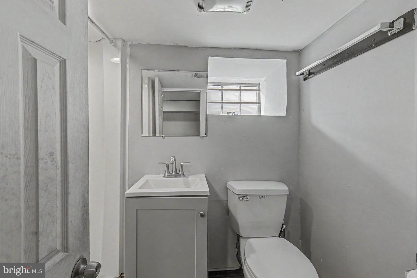 101 W 5th Ave Property Photo 25