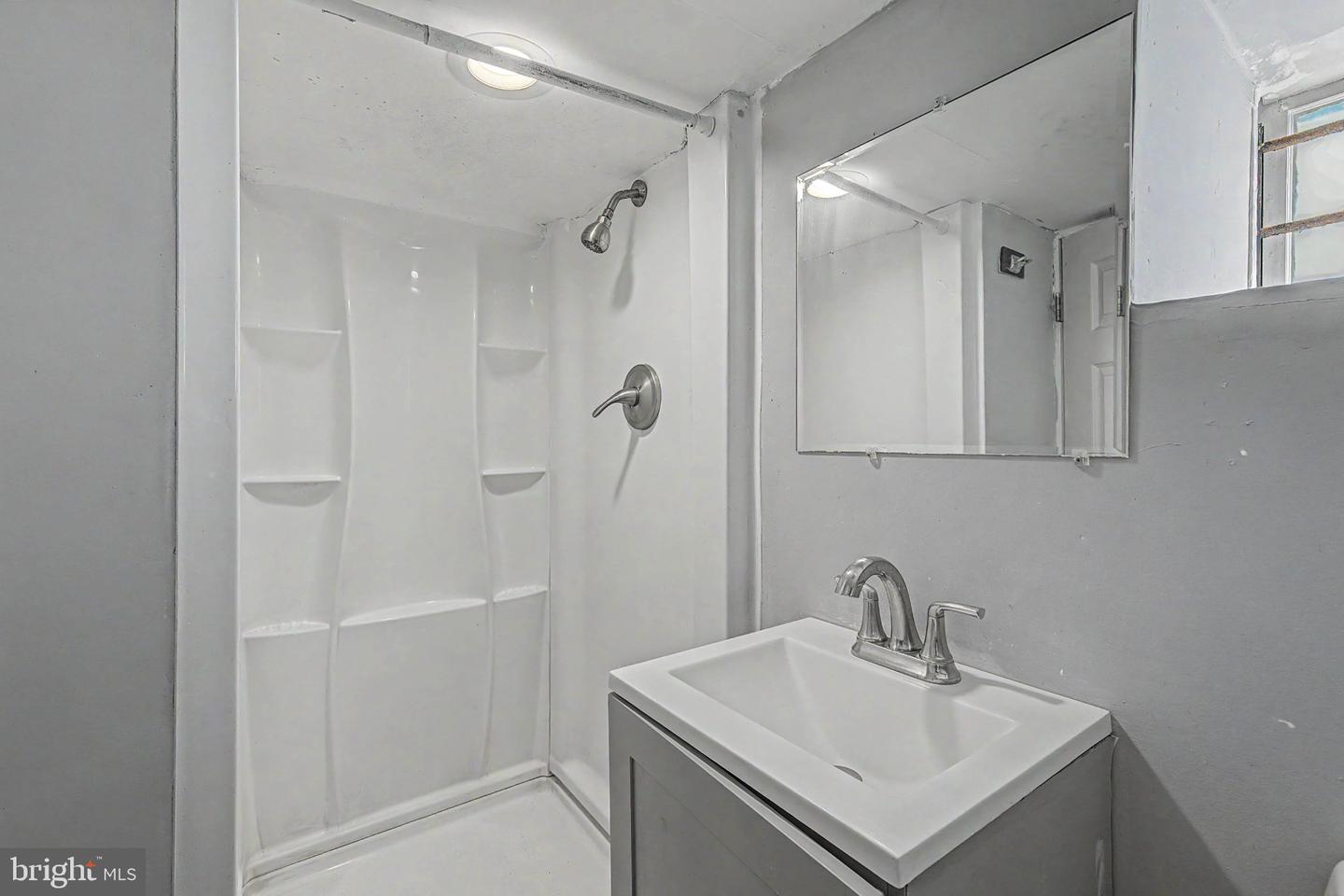 101 W 5th Ave Property Photo 26
