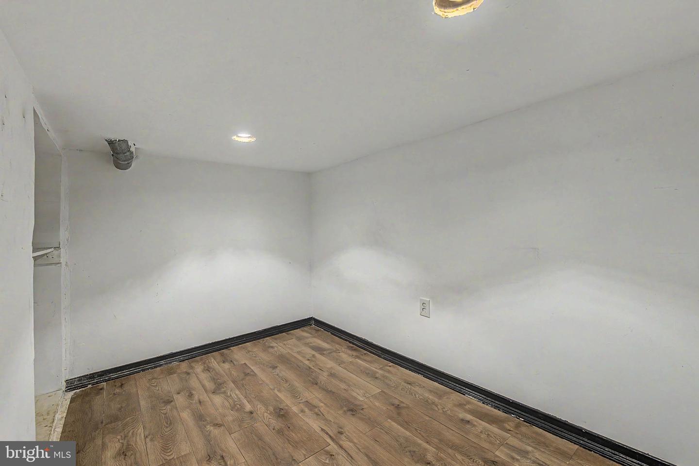 101 W 5th Ave Property Photo 28