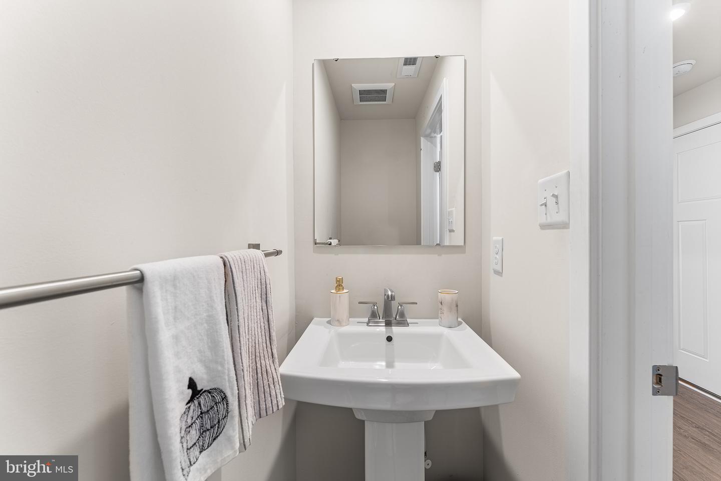 172 Freedom Way Property Photo 5