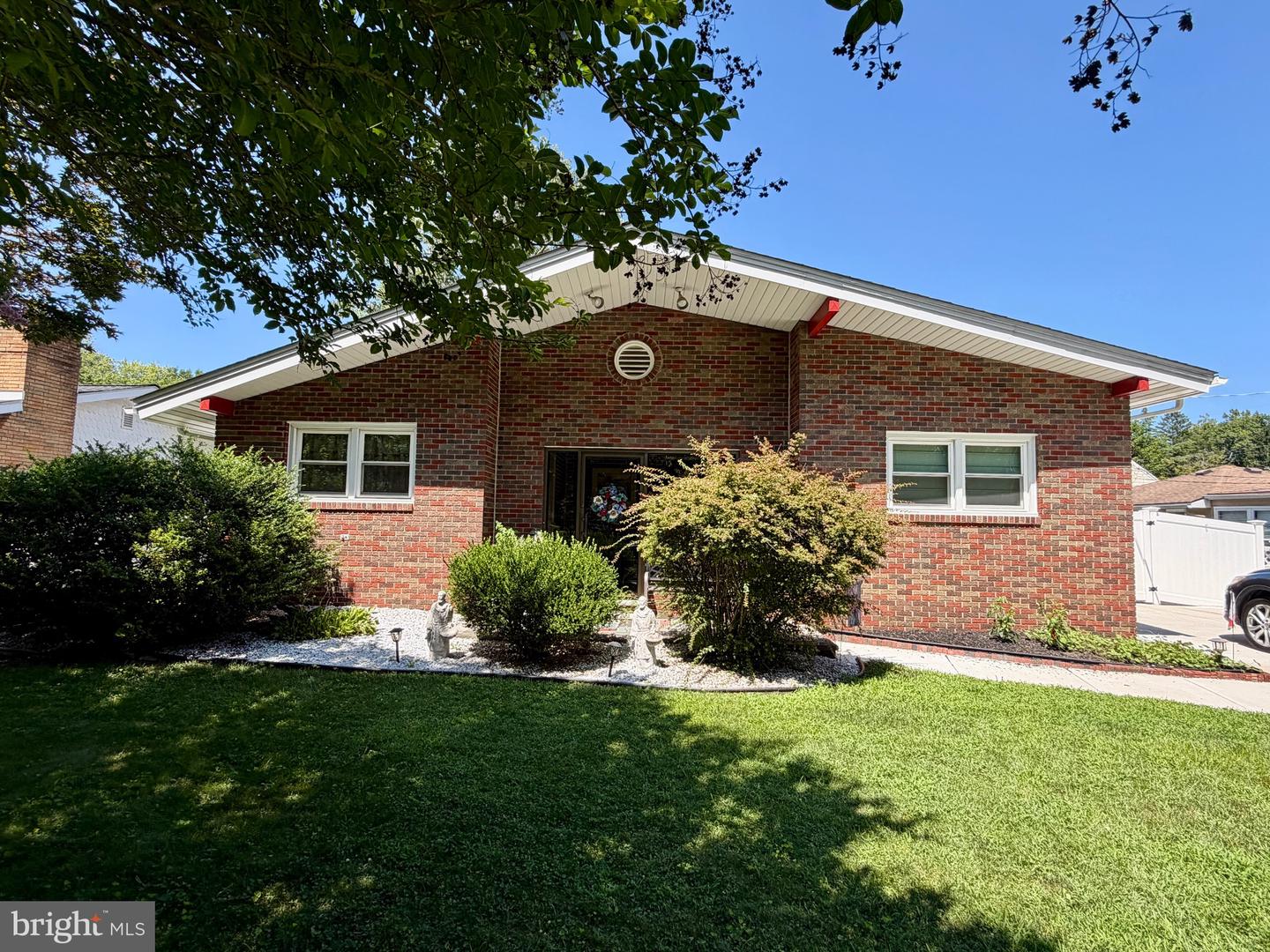 608 LAKEVIEW AVE