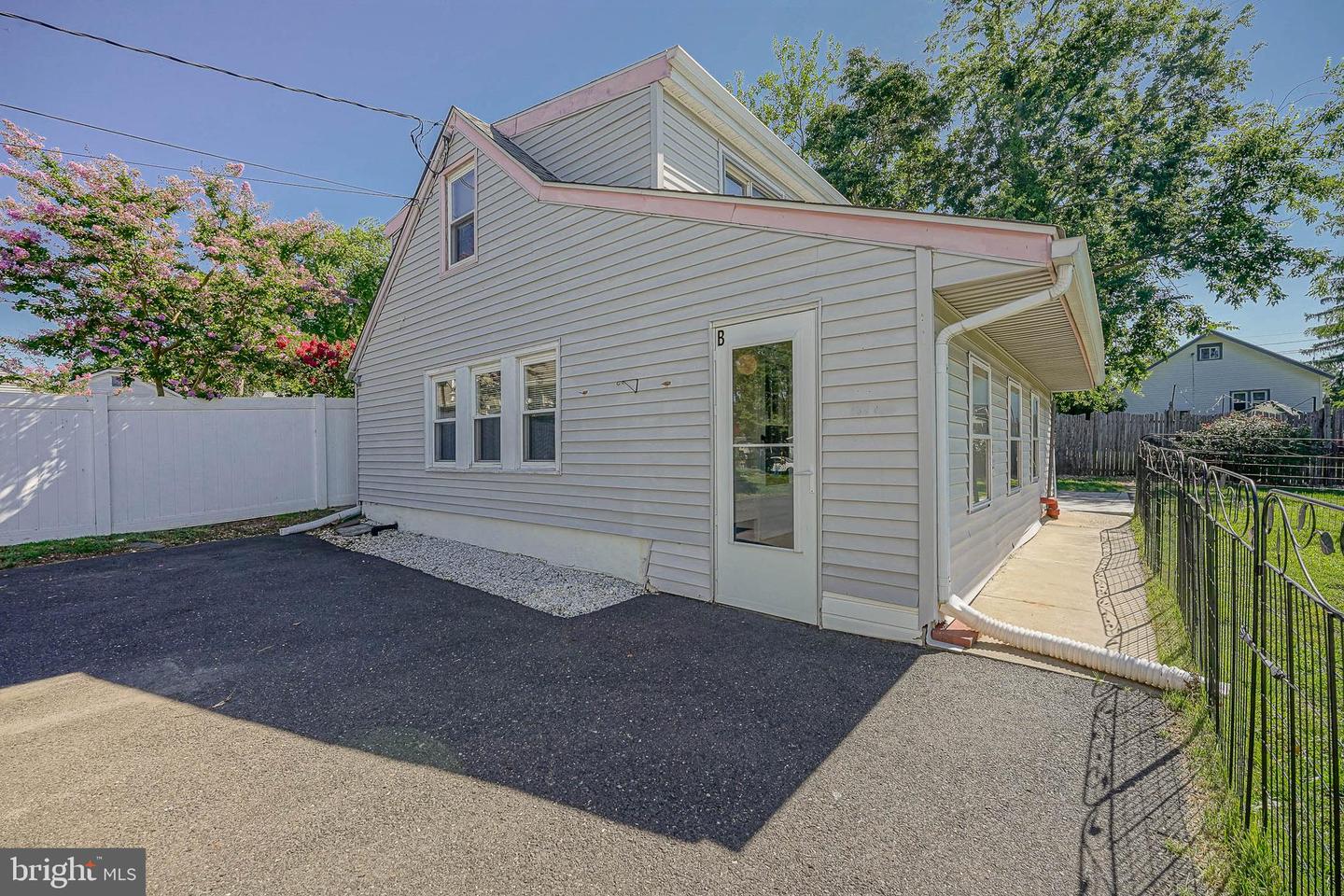 136 N READ AVE #B Property Photo 1