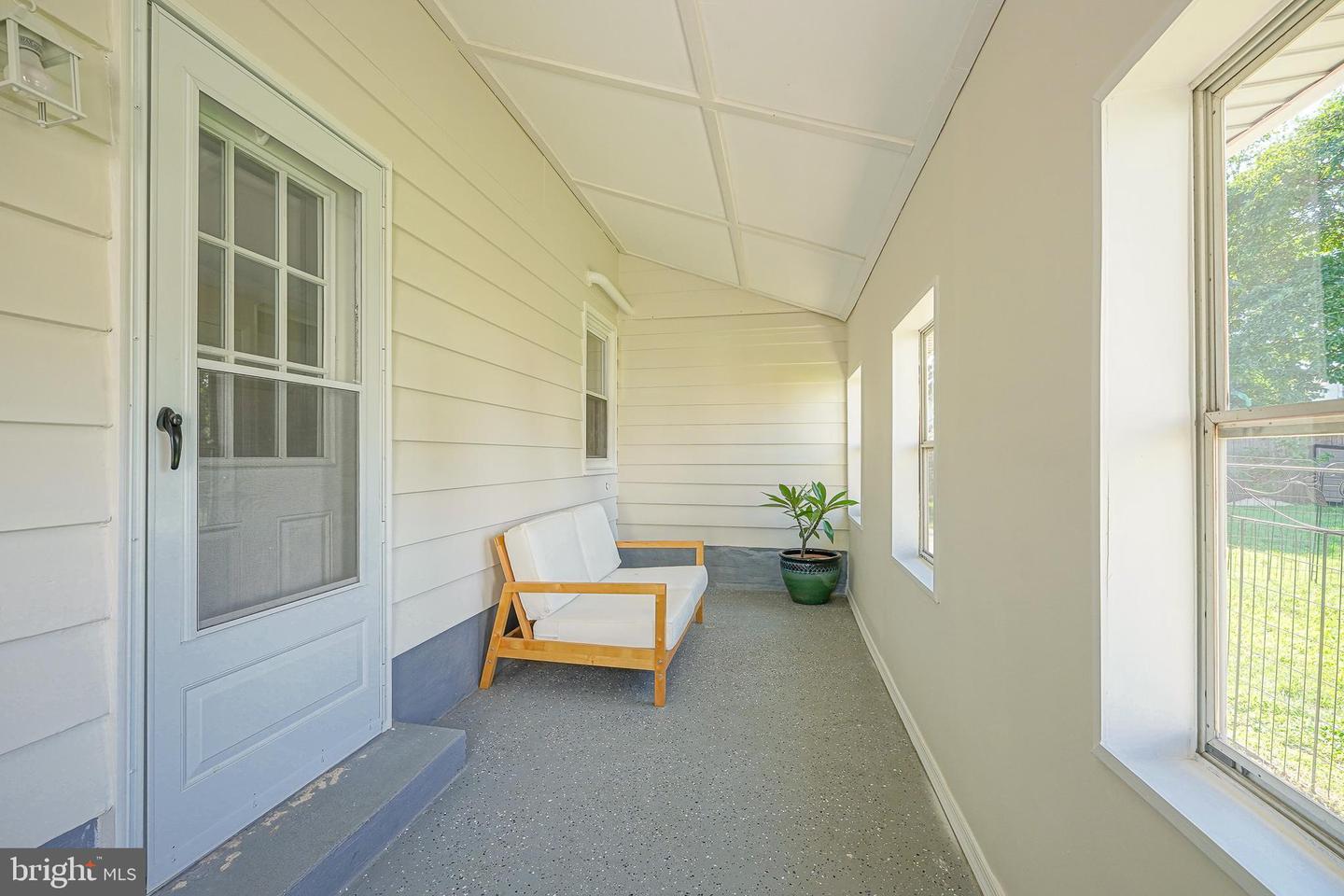 136 N Read Ave #b Property Photo 2