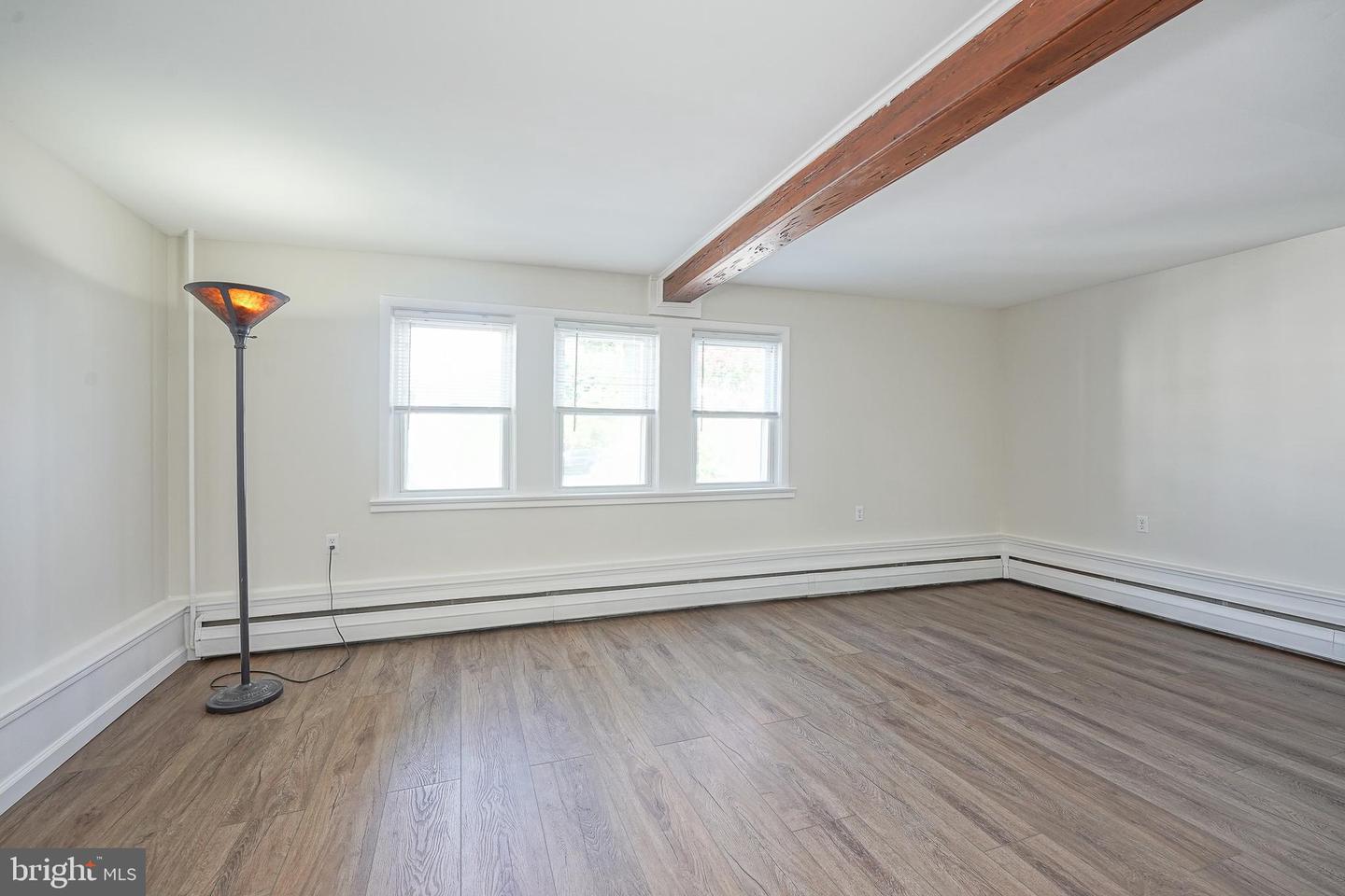 136 N Read Ave #b Property Photo 4