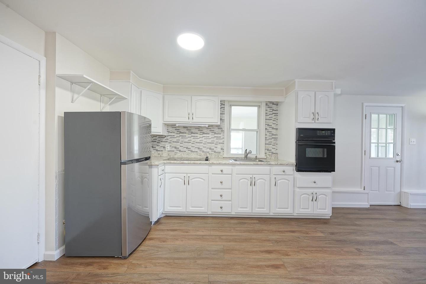 136 N Read Ave #b Property Photo 8