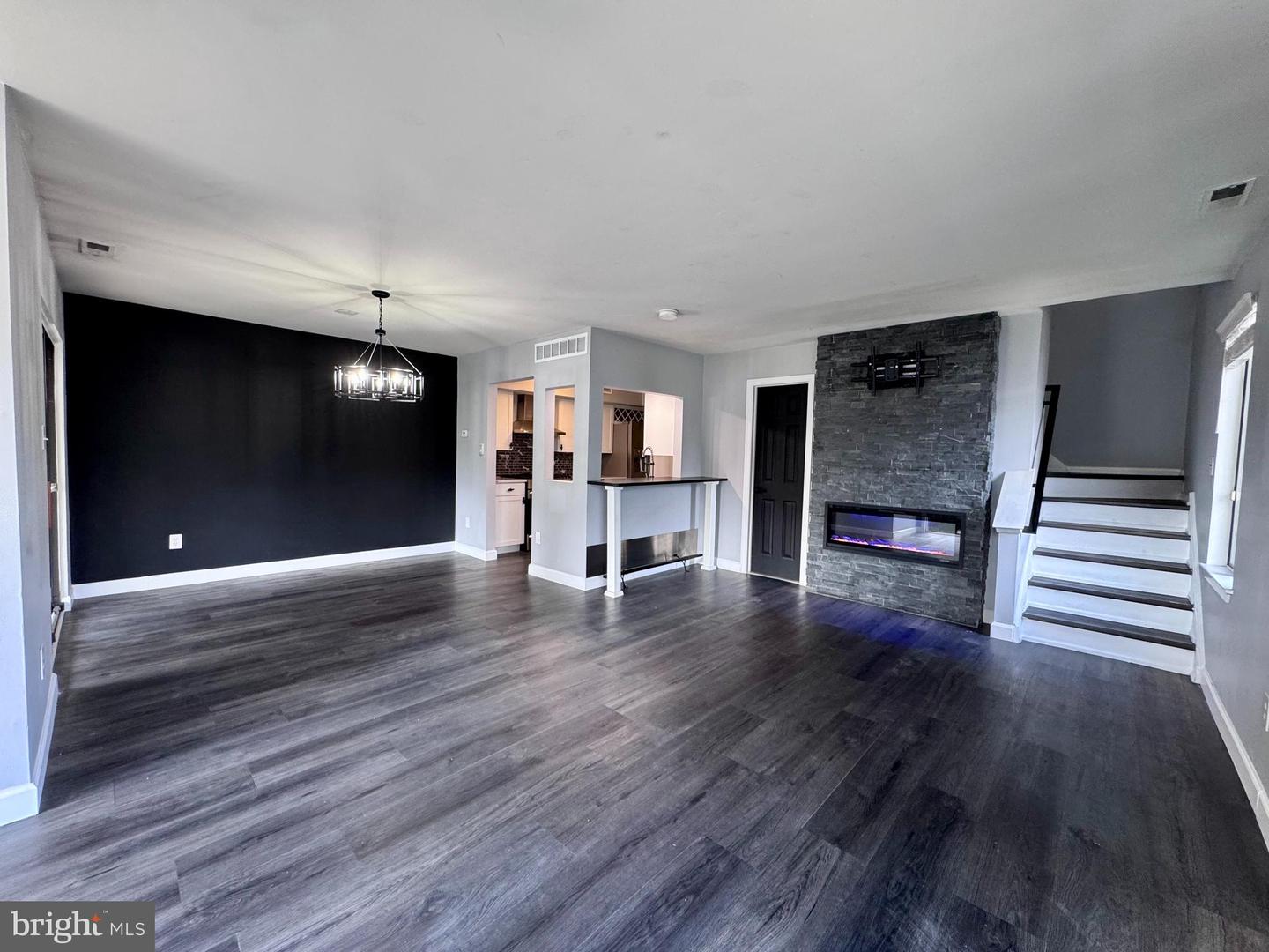 1403 Roberts Way Property Photo 5