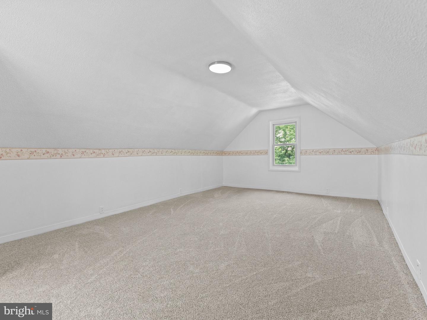245 S Logan Ave Property Photo 32
