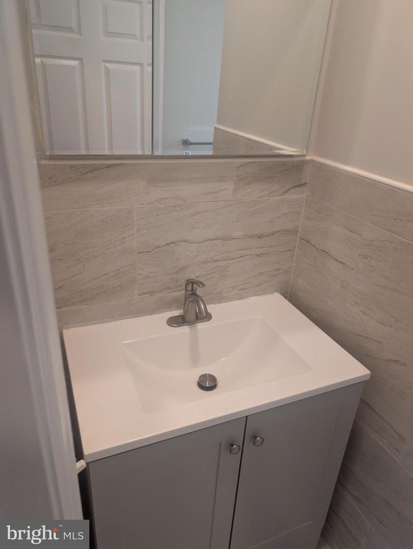 3183 N Rosedale Ave Property Photo 14