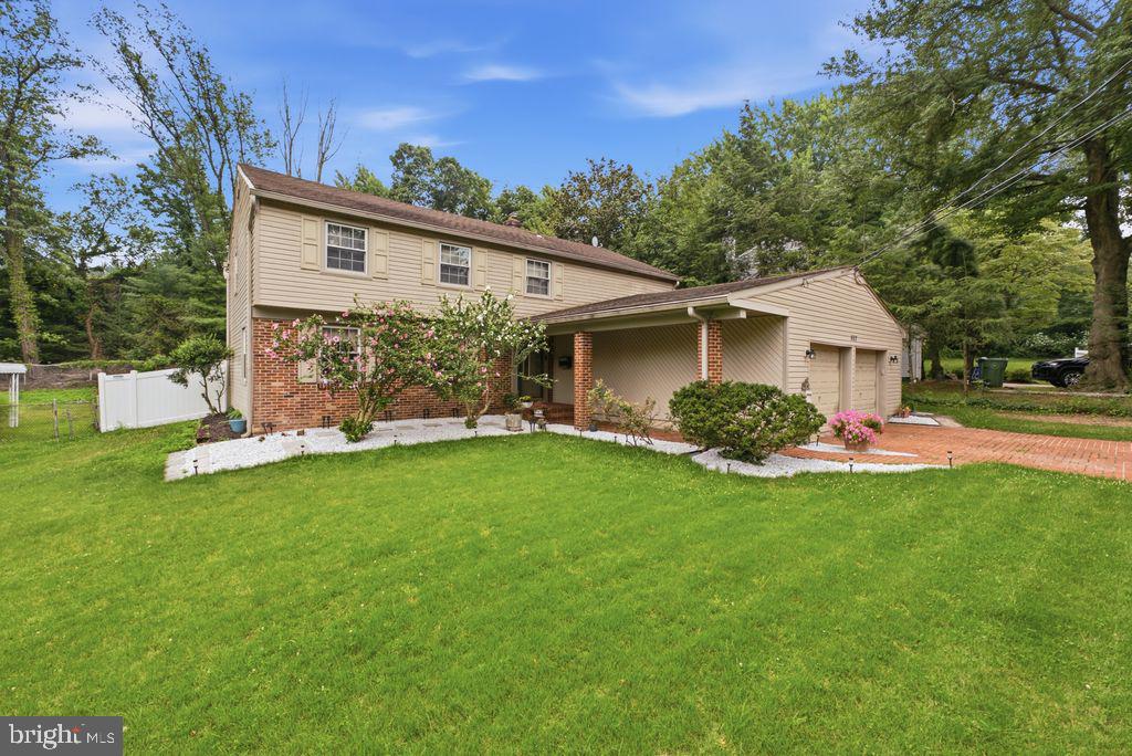 557 Covered Rd Property Photo 1