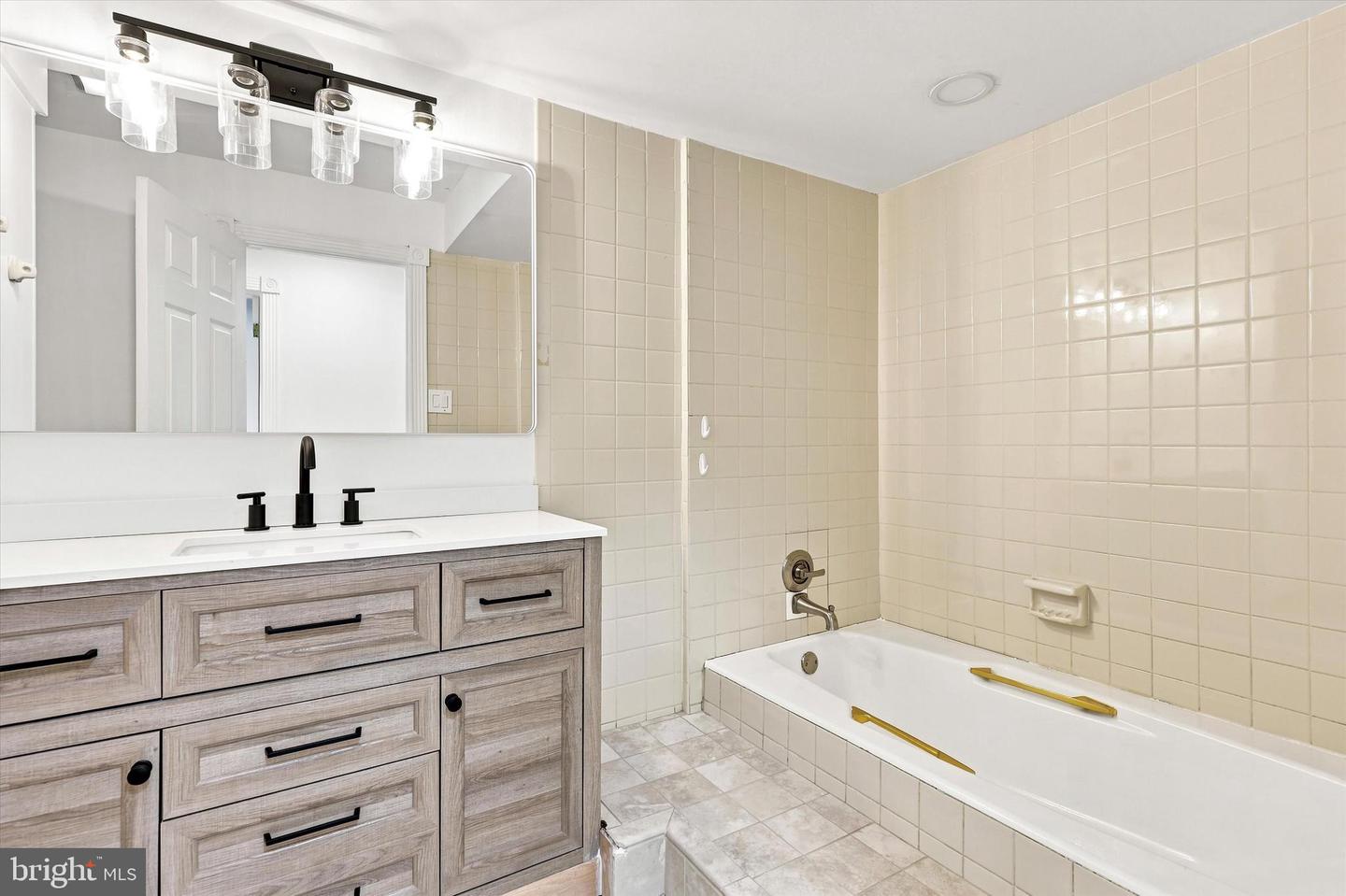 145 Centura Property Photo 12