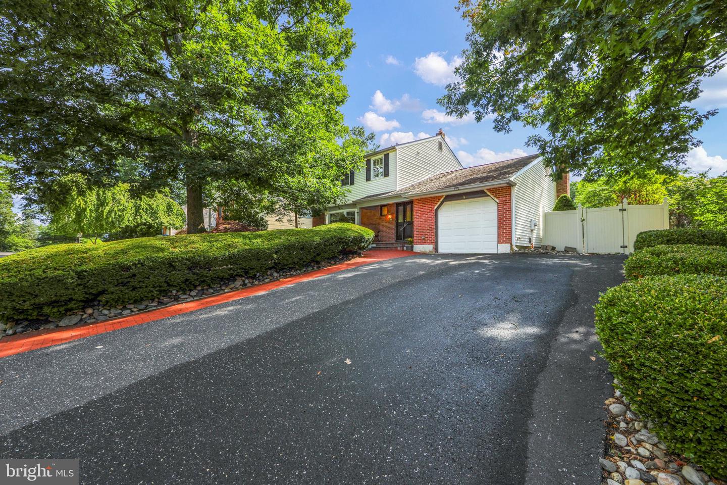 9 Forest Hill Dr Property Photo 1