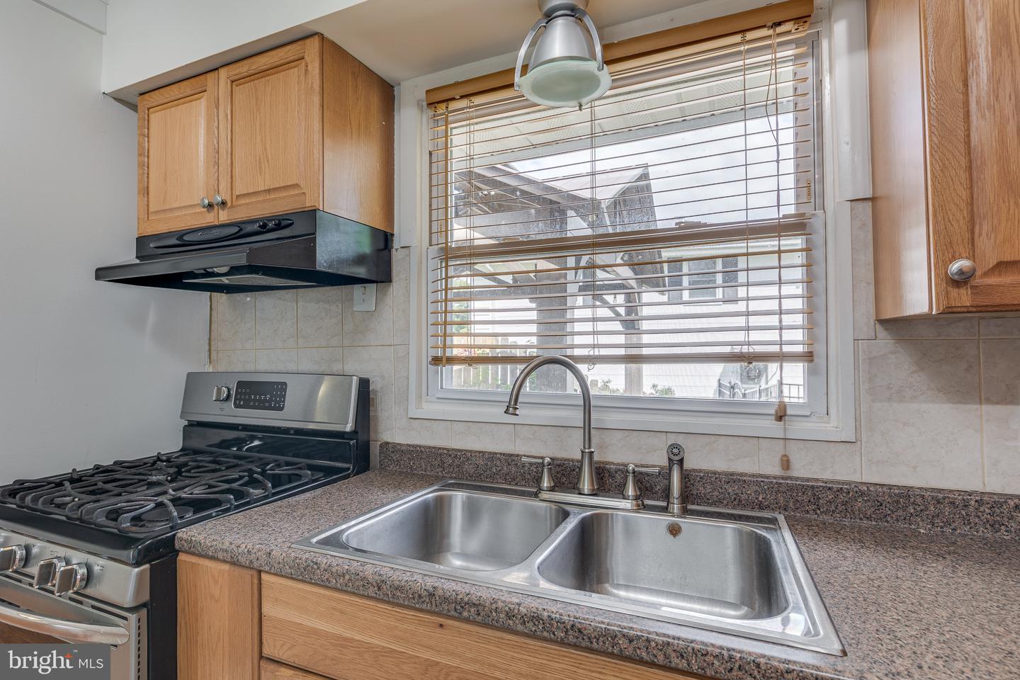 401 Chapel Ave E Property Photo 15