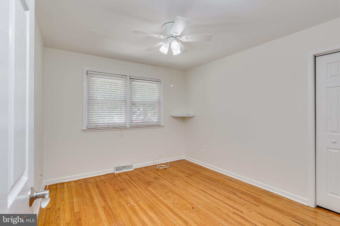 401 Chapel Ave E Property Photo 17