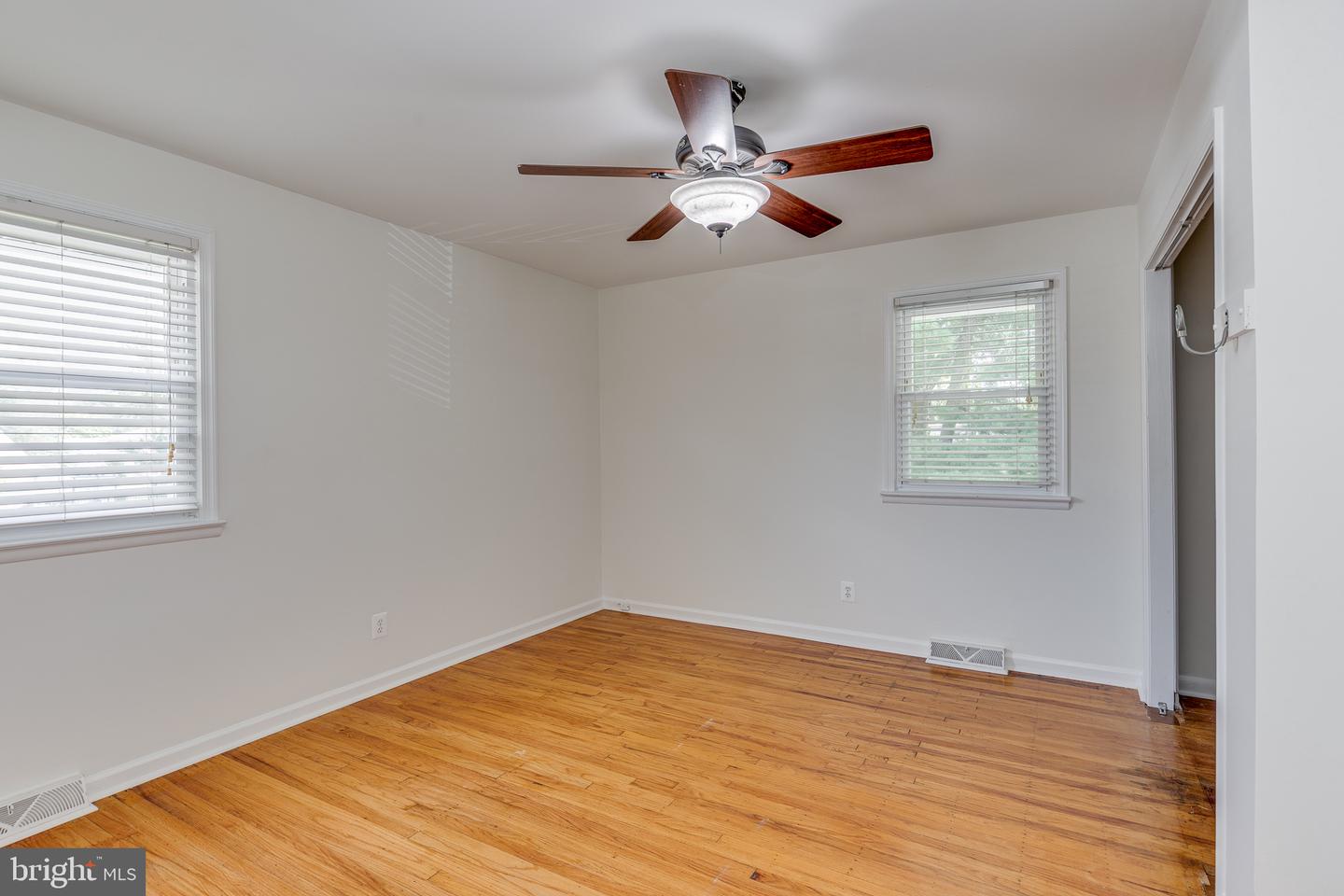 401 Chapel Ave E Property Photo 21