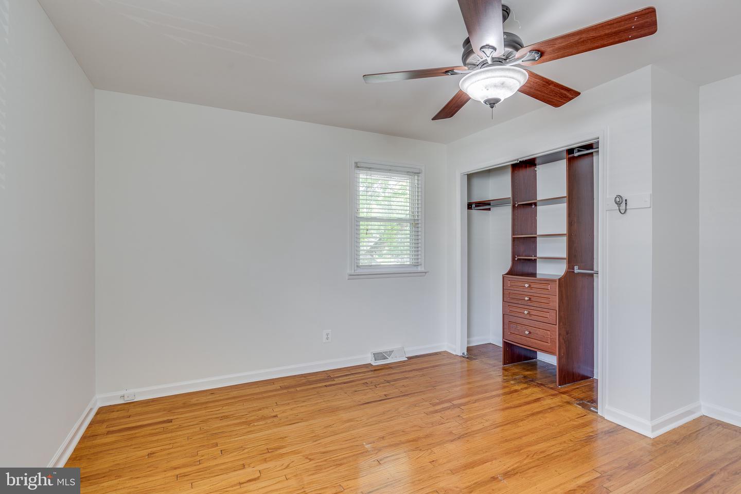 401 Chapel Ave E Property Photo 22