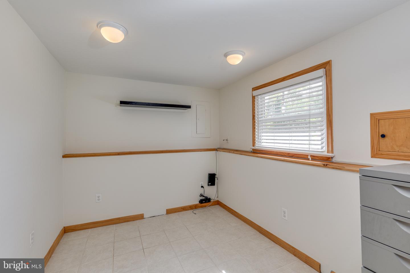 401 Chapel Ave E Property Photo 28