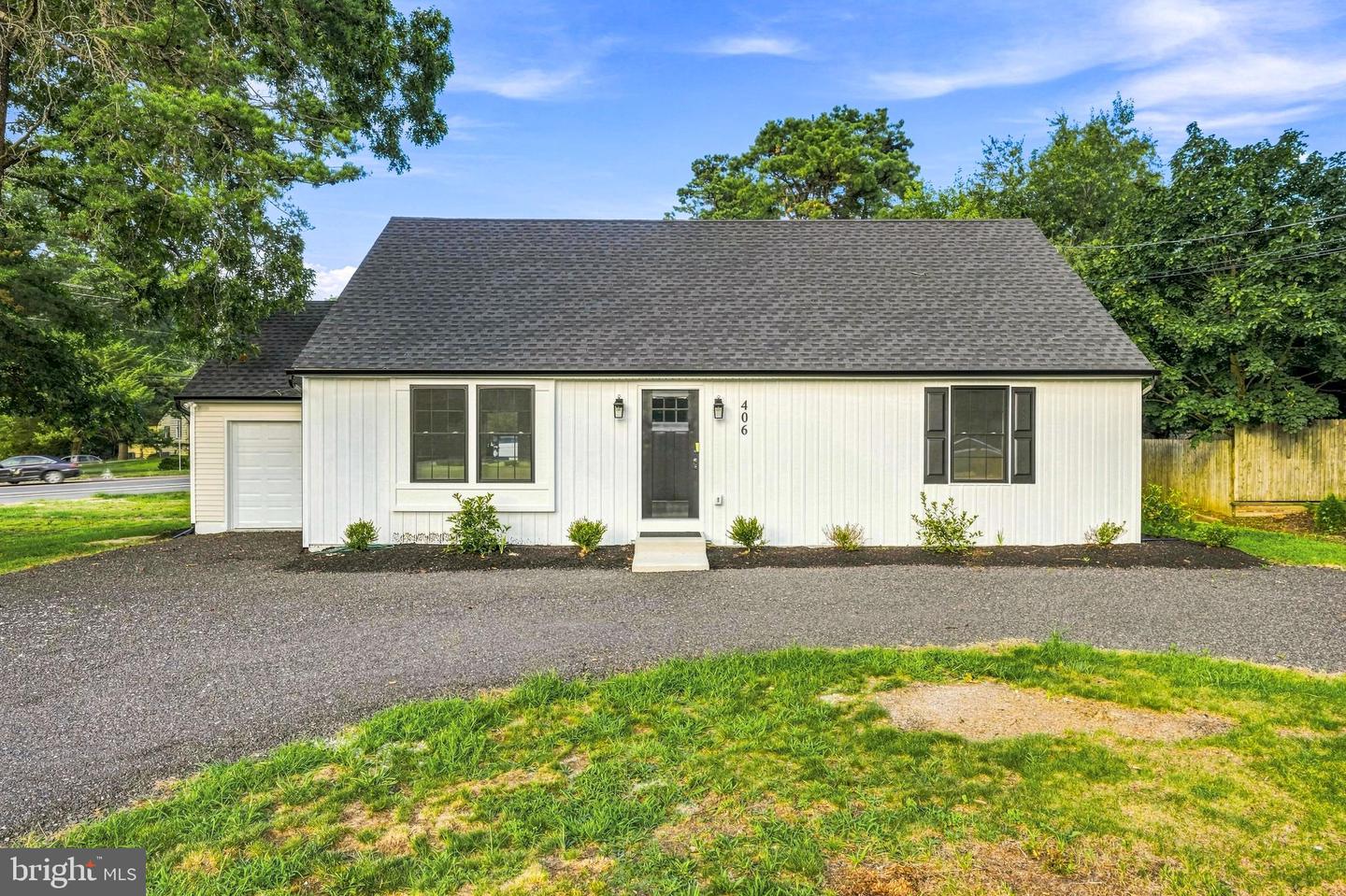 406 3rd St Property Photo 1