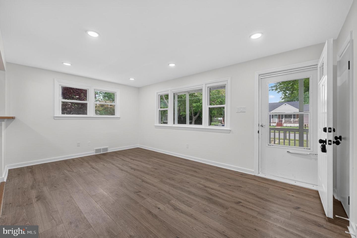 10 Bergen Ave Property Photo 4